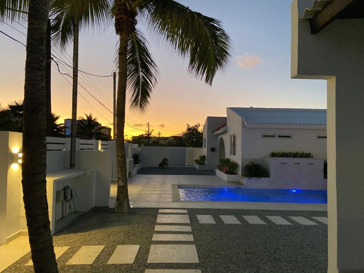 Movida Inn Aruba Palm Beach Екстер'єр фото